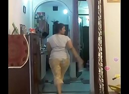 Hot desi indian bhabi shaking her sexi ass &boobs on bigo live...4